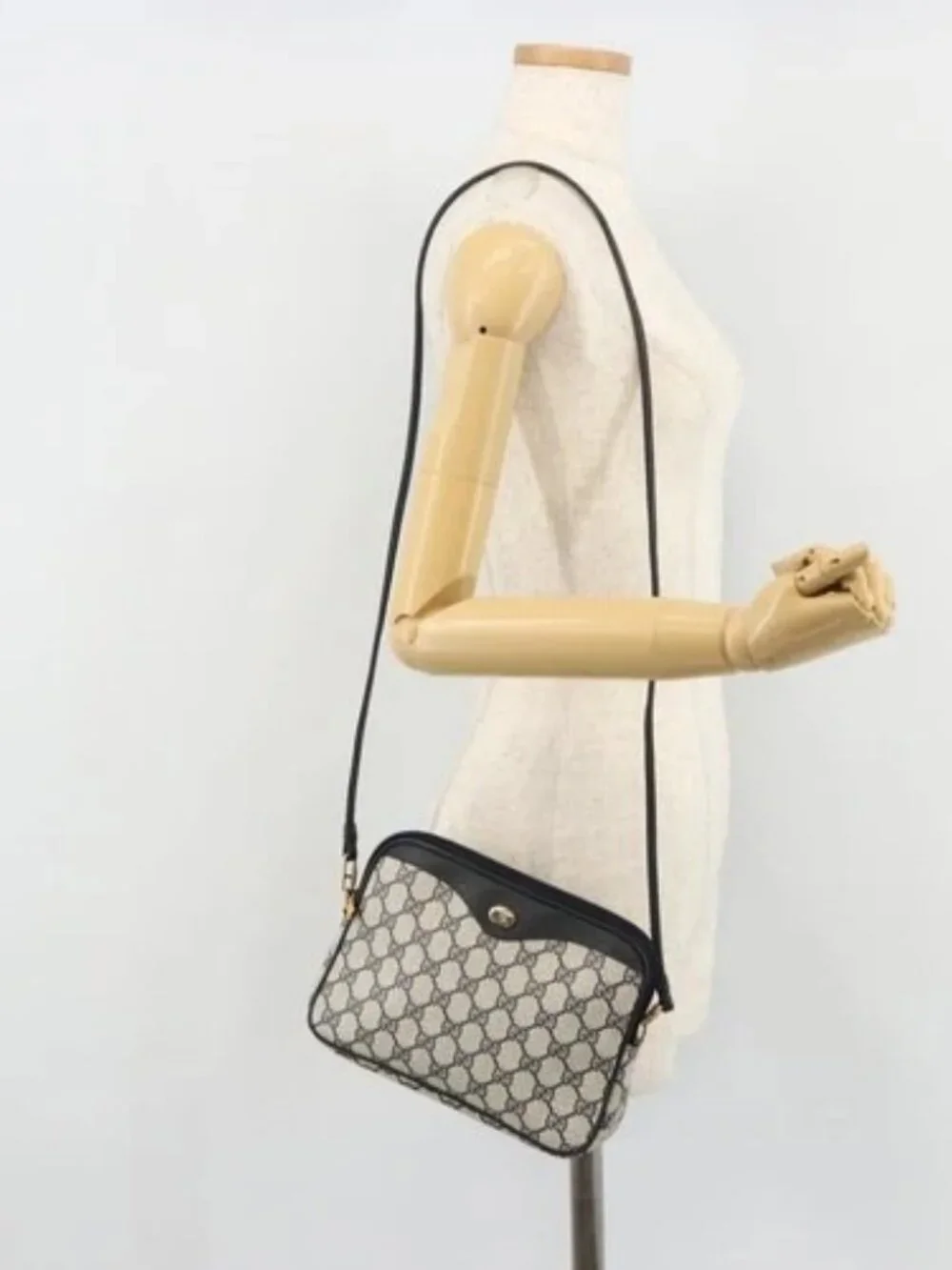 GUCCI GG Supreme Shoulder Bag PVC Navy Gold 97 02 068 Auth 181211